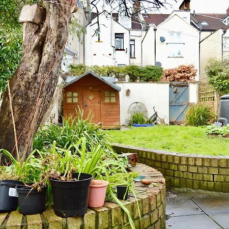 2 Bedroom House In Popular Neighbourhood