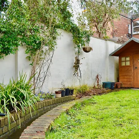 Lejlighed 2 Bedroom House In Popular Neighbourhood *