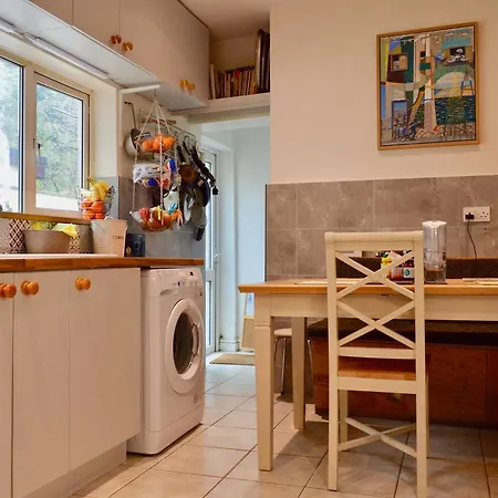 Apartamento 2 Bedroom House In Popular Neighbourhood *