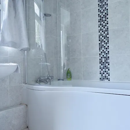 2 Bedroom House In Popular Neighbourhood Lejlighed Bristol